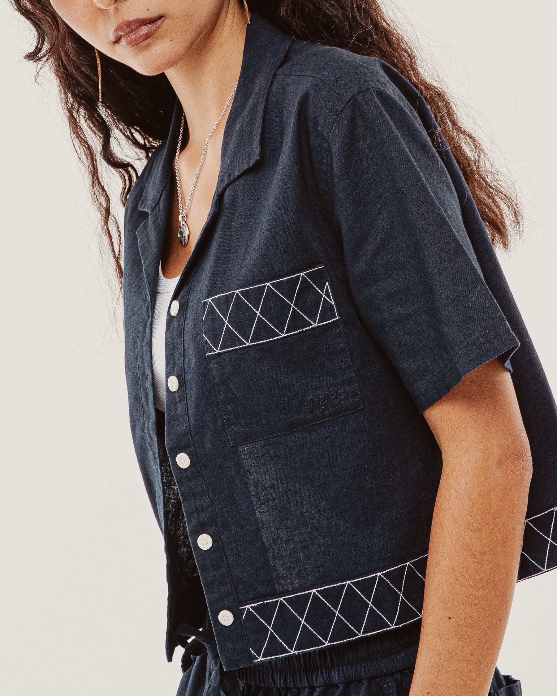 Lottie Cropped Linen Shirt - Navy - Image 3