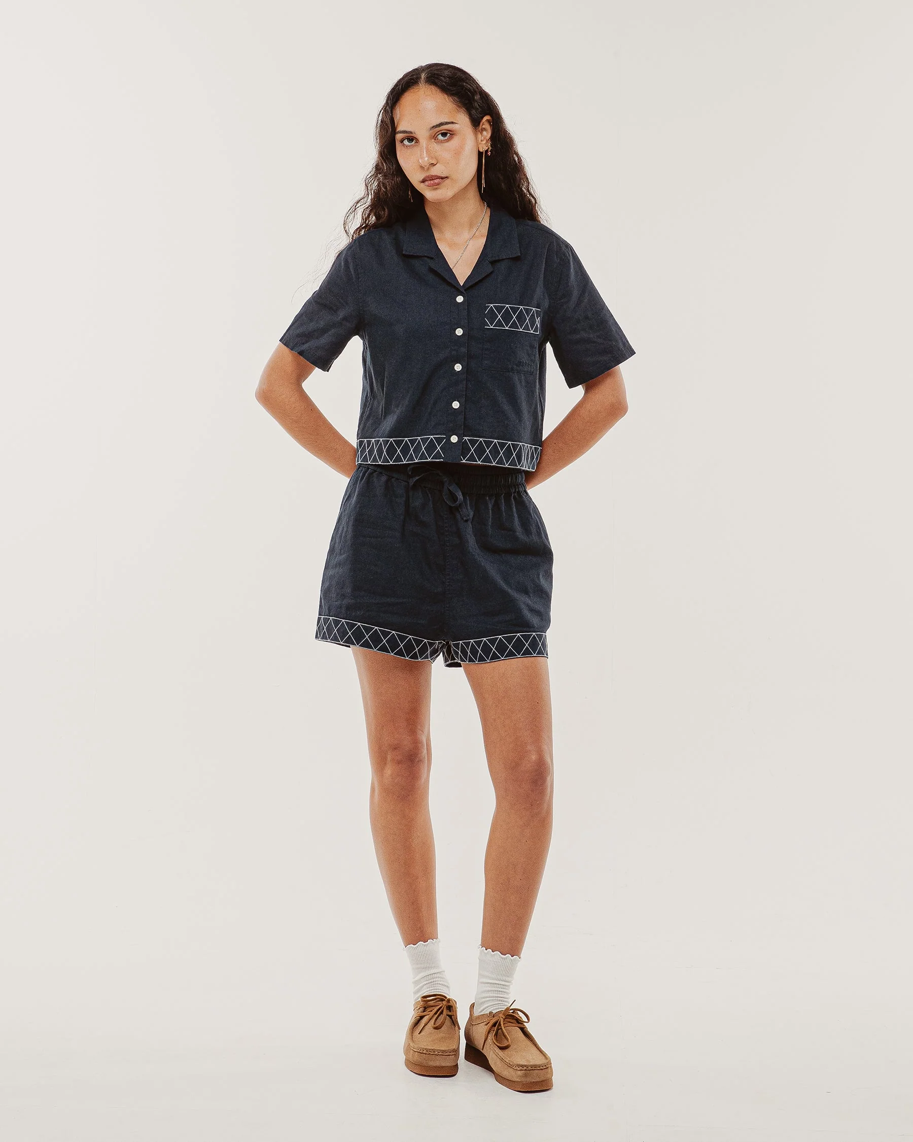 Lottie Cropped Linen Shirt - Navy - Image 4