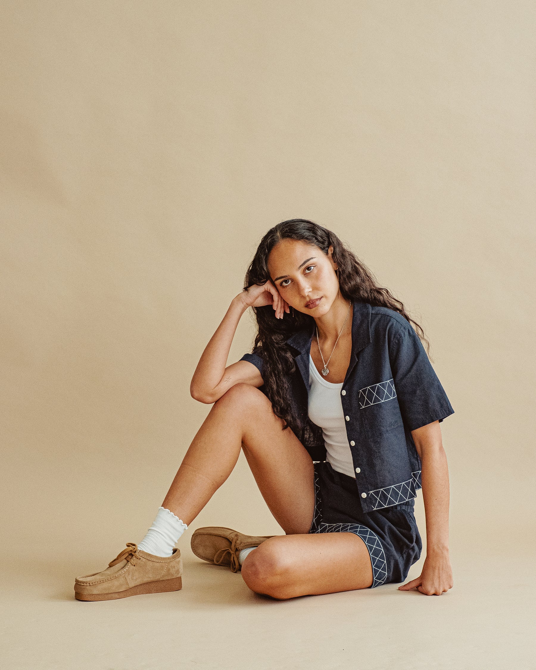 Lottie Cropped Linen Shirt - Navy - Image 9